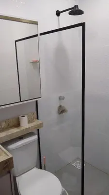 Uma casa de banho em Apto Flecheiras 06