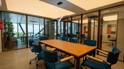 A área empresarial e/ ou a sala de conferências de Studio no 27º andar recém inaugurado no Beach Class Meireles!!!