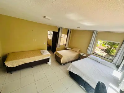 Uma cama ou camas num quarto em Suites Holanda