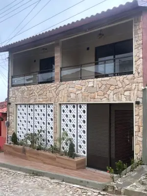 O edifício onde a casa de hóspedes está situado
