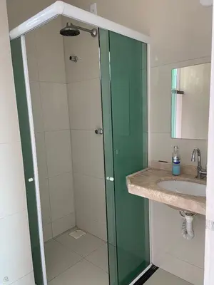 Uma casa de banho em Apartamento novo 01