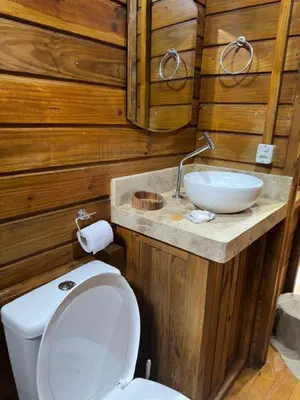 Uma casa de banho em Bangalô Harmonia Natural