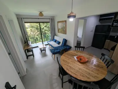 Uma área de estar em Guaramiranga - Apto próximo ao centro - Park Serra Bella