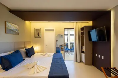 Uma cama ou camas num quarto em Aira Hotel