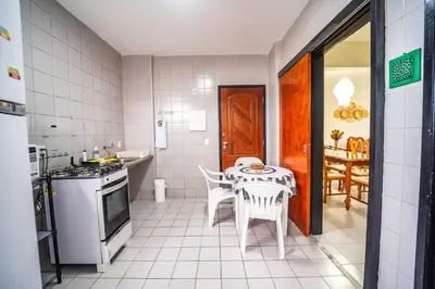 A cozinha ou kitchenette de Apartamento a 1 quadra da praia