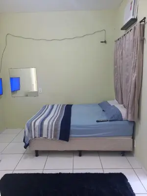 Uma cama ou camas num quarto em Kitnet