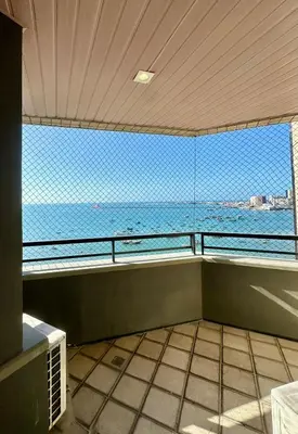 Uma vista do mar geral ou uma vista do mar a partir do apartamento