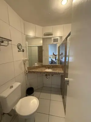 Uma casa de banho em 951B golden beachfront 27m air tv
