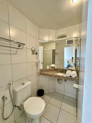 Uma casa de banho em 951B golden beachfront 27m air tv