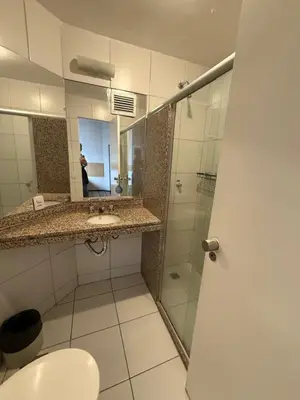 Uma casa de banho em 951B golden beachfront 27m air tv