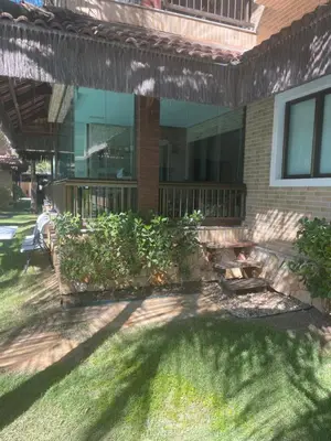 Um jardim no exterior de Apartamento terreo de luxo