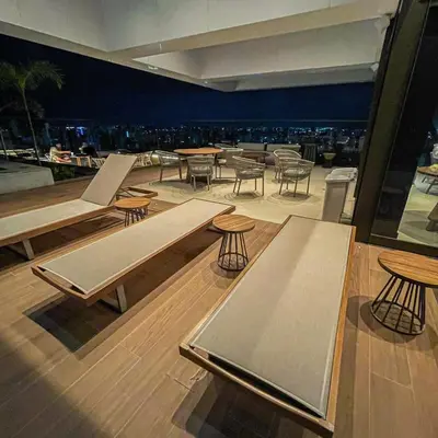 A planta de Studio Beira-mar, rooftop com piscina e jacuzzi