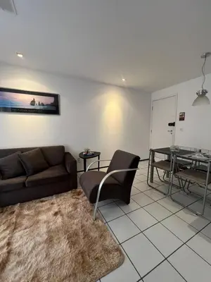 Uma área de estar em Flat aconchegante na Beira Mar
