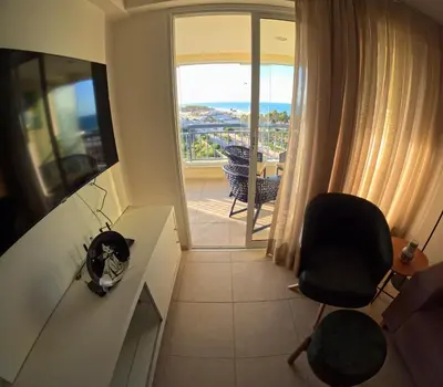Uma televisão e/ou sistema de entretenimento em Beach Village 705 - Praia do Futuro - Vista Mar