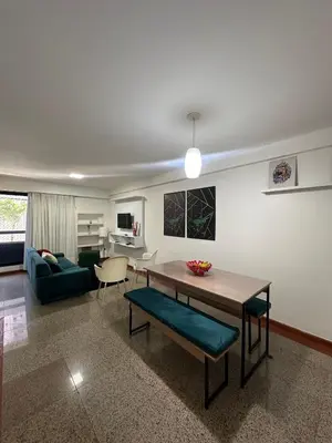 Uma área de estar em Flat Completo na Av. Beira Mar – Scala - Fortaleza