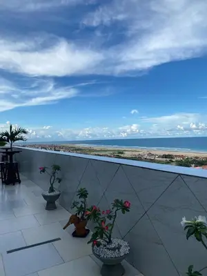 Uma vista do mar geral ou uma vista do mar a partir do apartamento