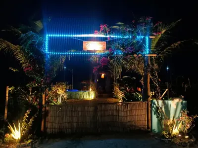 Um jardim no exterior de Casa Mimouna, Jardim do Éden próximo às praias