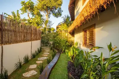 Um jardim no exterior de Aldeia Jeri Flats