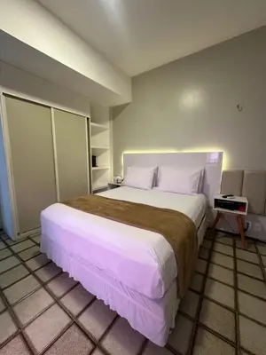 Uma cama ou camas num quarto em 651B sea and sunset front apartment