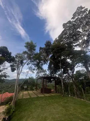 Um jardim no exterior de Casa do Mirante Guaramiranga