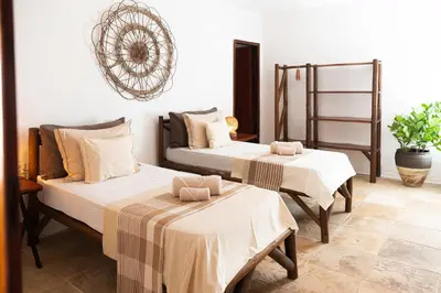 Uma cama ou camas num quarto em Kitenest