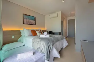 Uma cama ou camas num quarto em Beach Class Meireles Fortaleza by Carpediem