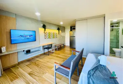 Uma televisão e/ou sistema de entretenimento em J. Smart Guararapes by Holiday Stays