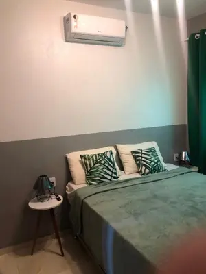 Uma cama ou camas num quarto em Chalé Vista ao Mar gray