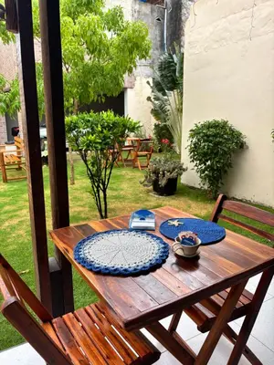 Um jardim no exterior de Pousada Casa Marelle