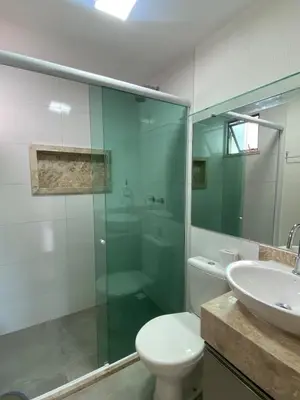 Uma casa de banho em Montserrat em Guaramiranga, Ap 10