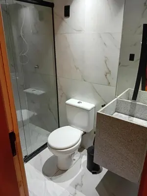 Uma casa de banho em Flatpremium1501