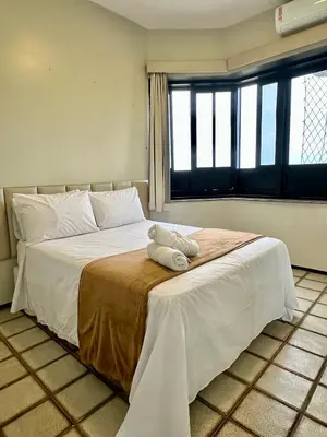 Uma cama ou camas num quarto em 651A golden beira mar 55 m2