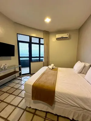 Uma cama ou camas num quarto em 651A golden beira mar 55 m2