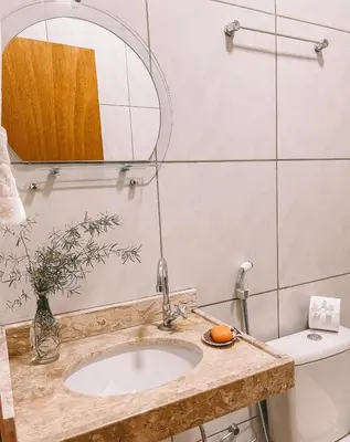 Uma casa de banho em Casa de férias com piscina praia do Prea