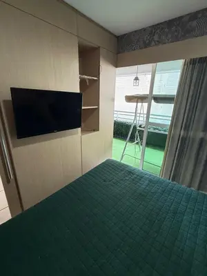 Uma televisão e/ou sistema de entretenimento em 1605 dos quartos Beach Class Vista Mar