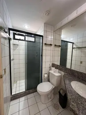 Uma casa de banho em Av. Beira Mar - Flat com Localização Perfeita