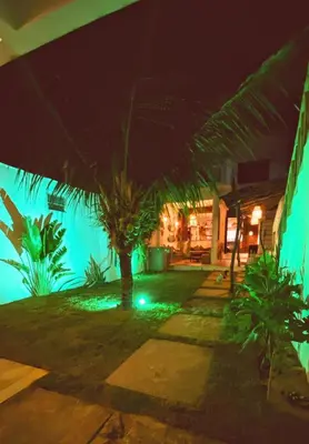 Um jardim no exterior de Casa Tartaruga Emboaca Trairí