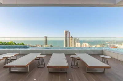 Uma varanda ou terraço em Beach Class Meireles Housi by Carpediem