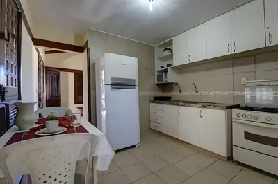 A cozinha ou kitchenette de Linda no BEACH PARK-16 pessoas - HOUSINGCEARÁ