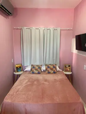 Uma cama ou camas num quarto em Chale Vista ao Mar Pink