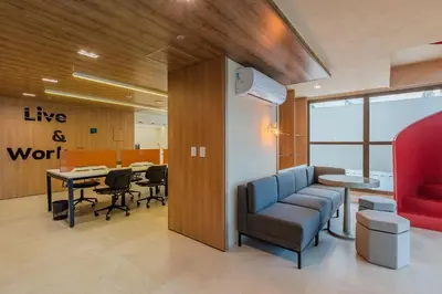 Uma área de estar em JSmart Guararapes #502 - Flat moderno by Carpediem