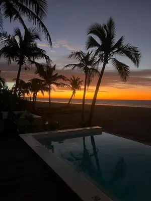 O nascer ou o pôr do sol visto a partir da villa