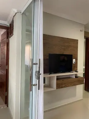 Uma televisão e/ou sistema de entretenimento em flat paraíso jeri