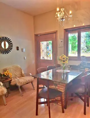 Uma área de estar em Casa Florença Guaramiranga