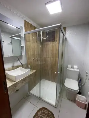 Uma casa de banho em flat paraíso jeri