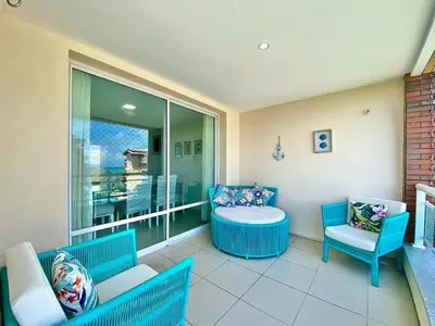 Uma área de estar em Sweet Home at the Beach - Next to Beach Park