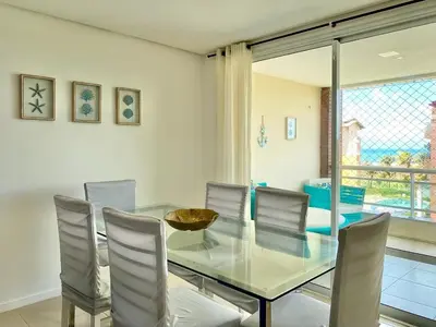 Uma área de estar em Sweet Home at the Beach - Next to Beach Park