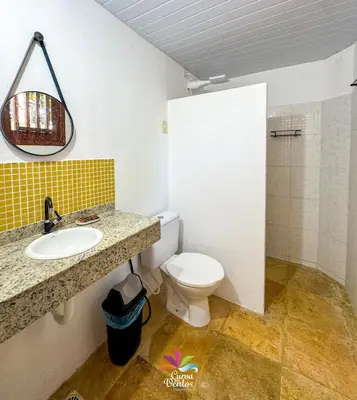 Uma casa de banho em Pousada Curva dos Ventos-Próximo à praia com café da manhã em Icaraí de Amontada
