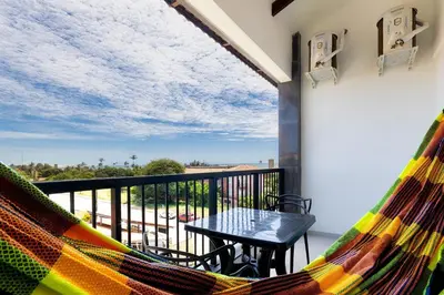 Uma varanda ou terraço em Miami House Cumbuco por Carpediem