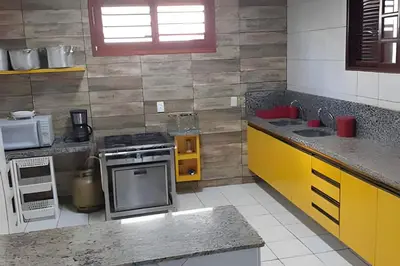 A cozinha ou kitchenette de Mansão14Suítes-55Pessoas-BEACH PARK - HOUSINGCEARÁ